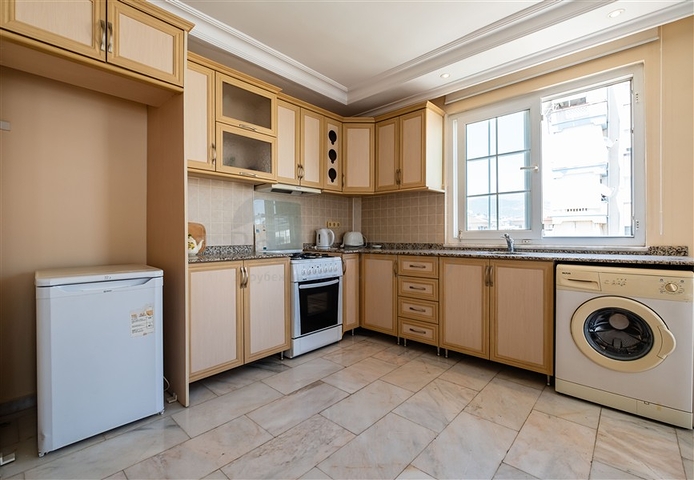 Просторий пентхаус 4 + 1 в затишному житловому комплексі в районі Оба-комфорт для всієї родини