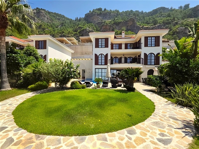 Елітна вілла 5+2 з видом на море в центрі Аланії-приватність — комфорт і розкіш в одному місці