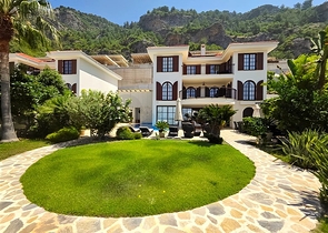 Елітна вілла 5+2 з видом на море в центрі Аланії-приватність — комфорт і розкіш в одному місці