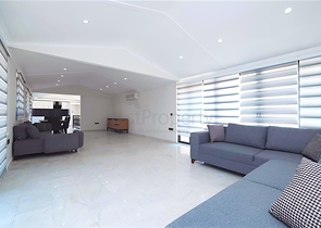 Просторий мебльований пентхаус з терасами в самому центрі Аланії