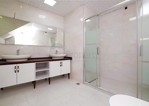 Просторий мебльований пентхаус з терасами в самому центрі Аланії