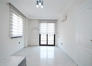 Просторий мебльований пентхаус з терасами в самому центрі Аланії