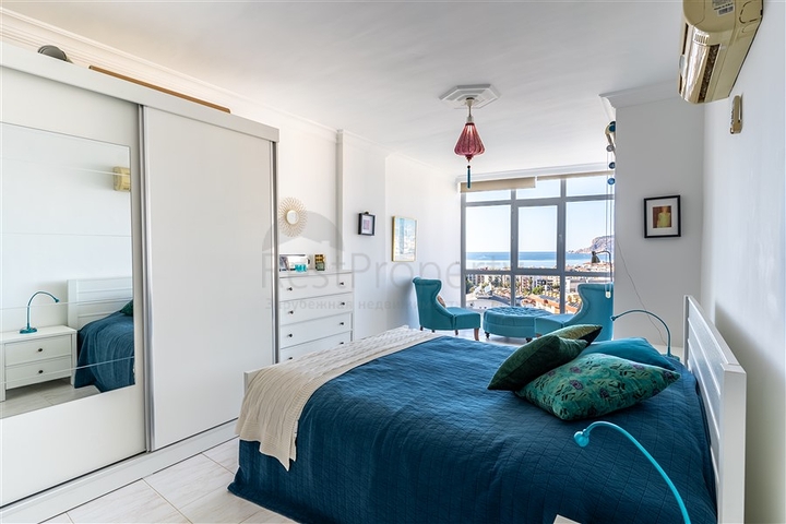 Світла квартира з панорамним видом на море в районі Тосмур