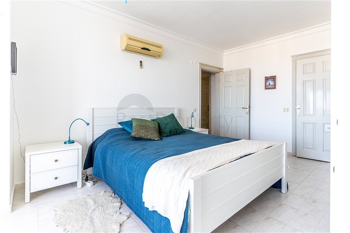 Світла квартира з панорамним видом на море в районі Тосмур