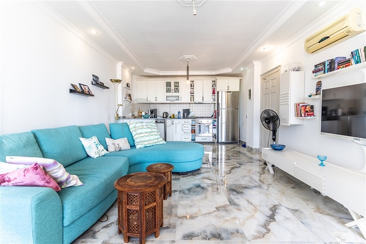 Світла квартира з панорамним видом на море в районі Тосмур