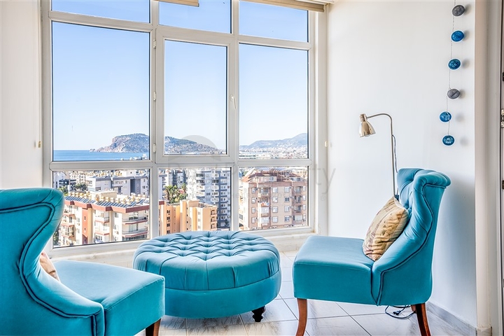 Світла квартира з панорамним видом на море в районі Тосмур