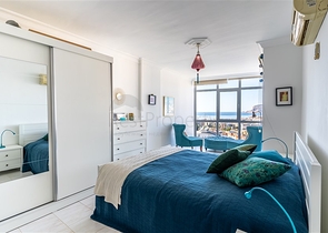 Світла квартира з панорамним видом на море в районі Тосмур