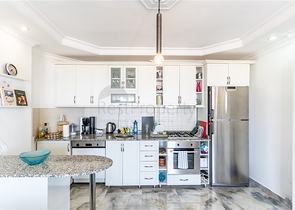 Світла квартира з панорамним видом на море в районі Тосмур