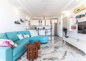 Світла квартира з панорамним видом на море в районі Тосмур