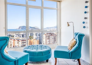 Світла квартира з панорамним видом на море в районі Тосмур