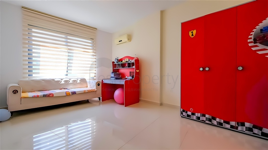 Простора мебльована квартира 3 + 1 з багатою інфраструктурою в сучасному житловому комплексі