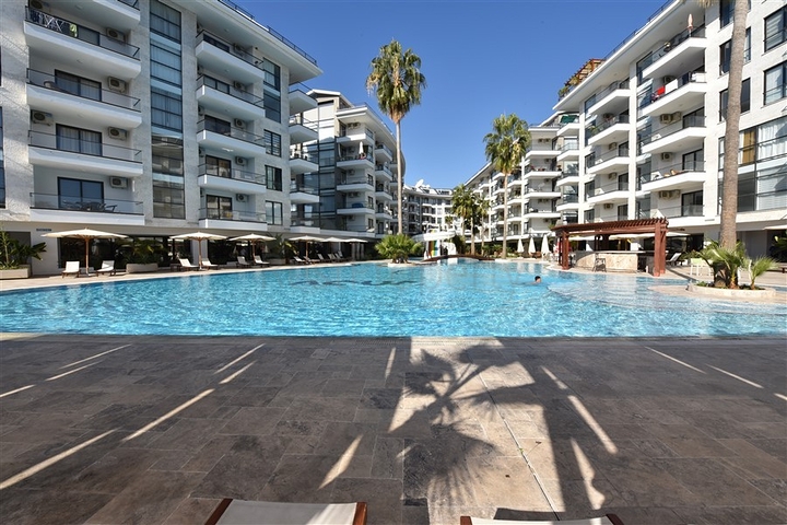 Простора мебльована квартира 3 + 1 з багатою інфраструктурою в сучасному житловому комплексі