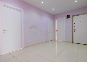 Простора мебльована квартира 3 + 1 з багатою інфраструктурою в сучасному житловому комплексі