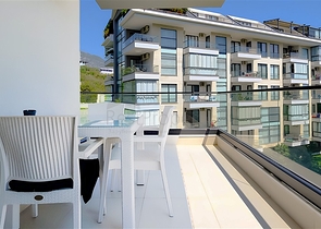 Простора мебльована квартира 3 + 1 з багатою інфраструктурою в сучасному житловому комплексі