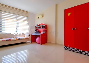 Простора мебльована квартира 3 + 1 з багатою інфраструктурою в сучасному житловому комплексі