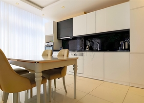 Простора мебльована квартира 3 + 1 з багатою інфраструктурою в сучасному житловому комплексі