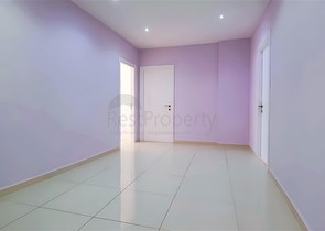 Простора мебльована квартира 3 + 1 з багатою інфраструктурою в сучасному житловому комплексі