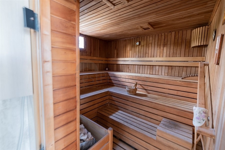 Сучасна квартира в комплексі з багатою інфраструктурою в самому центрі міста