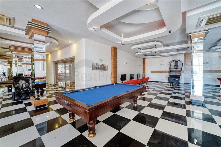 Просторий пентхаус з терасою і видом на море в престижному житловому комплексі