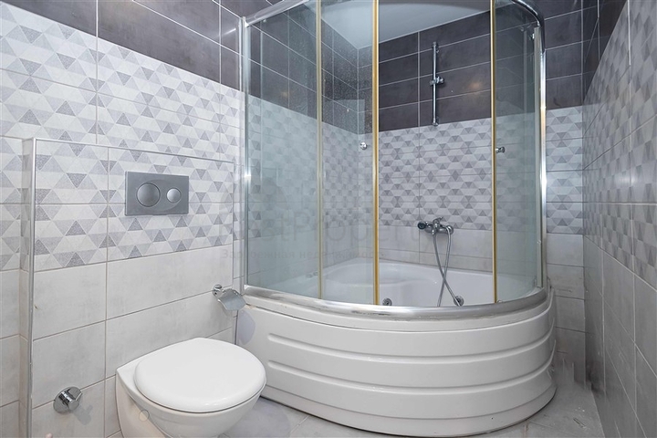 Просторий пентхаус з терасою і видом на море в престижному житловому комплексі