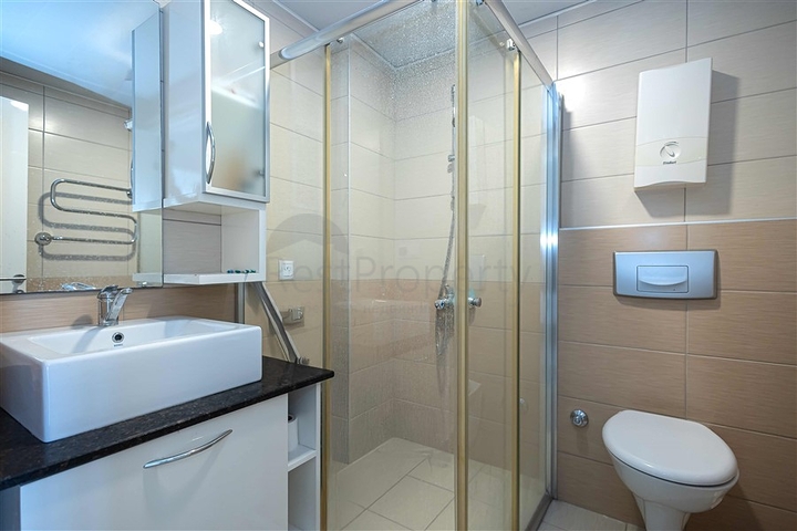 Просторий пентхаус з терасою і видом на море в престижному житловому комплексі