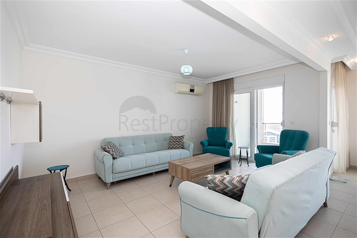 Просторий пентхаус з терасою і видом на море в престижному житловому комплексі