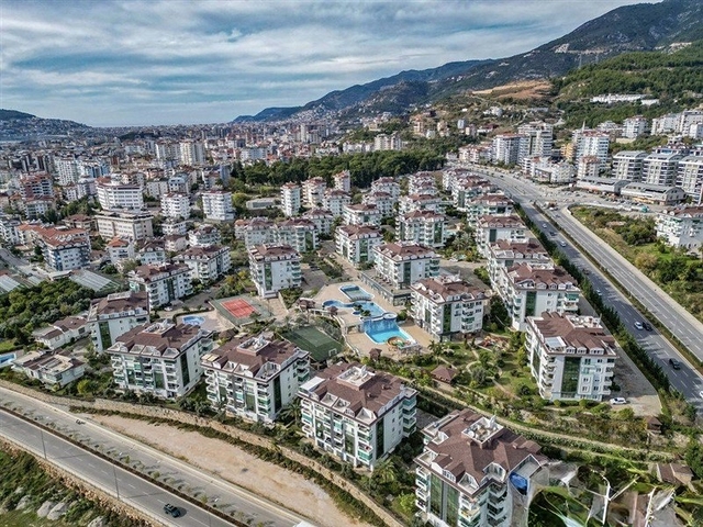 Просторий пентхаус з терасою і видом на море в престижному житловому комплексі