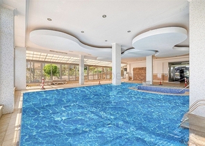 Просторий пентхаус з терасою і видом на море в престижному житловому комплексі