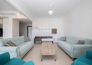 Просторий пентхаус з терасою і видом на море в престижному житловому комплексі