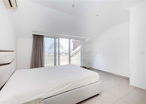 Просторий пентхаус з терасою і видом на море в престижному житловому комплексі