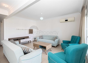 Просторий пентхаус з терасою і видом на море в престижному житловому комплексі