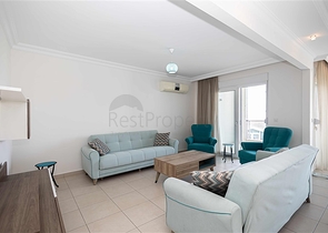 Просторий пентхаус з терасою і видом на море в престижному житловому комплексі