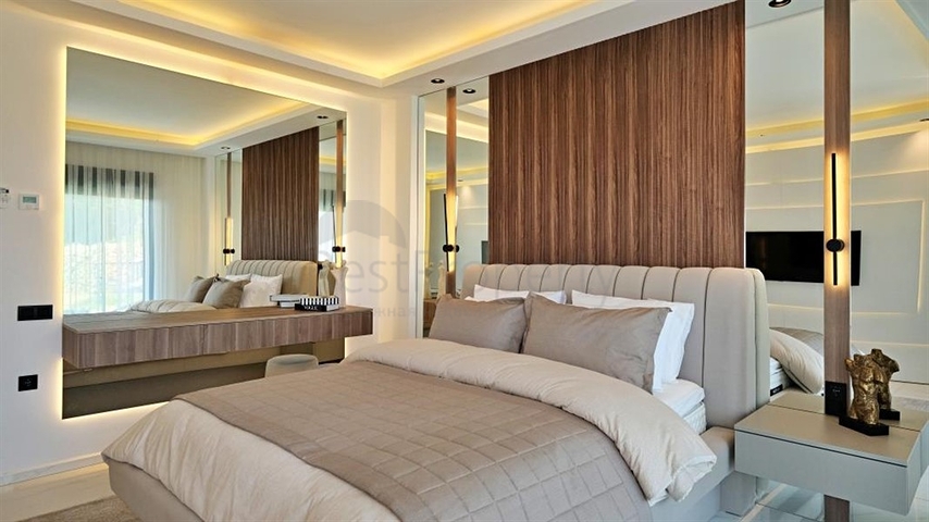 Сучасна вілла з панорамним видом на море в Аланьї