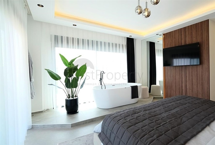 Сучасна вілла з панорамним видом на море в Аланьї