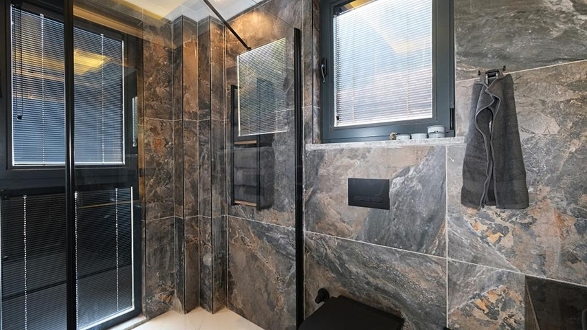 Сучасна вілла з панорамним видом на море в Аланьї