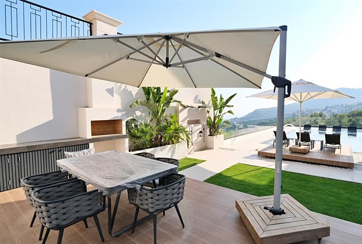 Сучасна вілла з панорамним видом на море в Аланьї