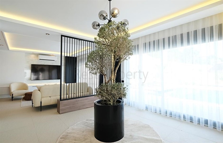 Сучасна вілла з панорамним видом на море в Аланьї