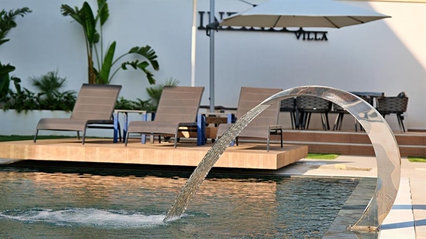 Сучасна вілла з панорамним видом на море в Аланьї