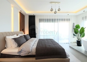 Сучасна вілла з панорамним видом на море в Аланьї