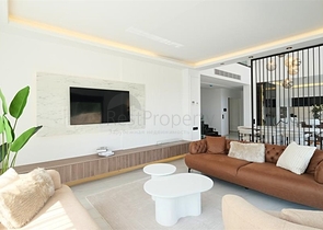 Сучасна вілла з панорамним видом на море в Аланьї