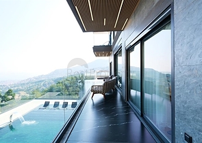 Сучасна вілла з панорамним видом на море в Аланьї