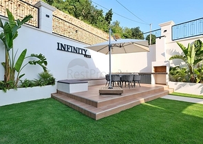 Сучасна вілла з панорамним видом на море в Аланьї