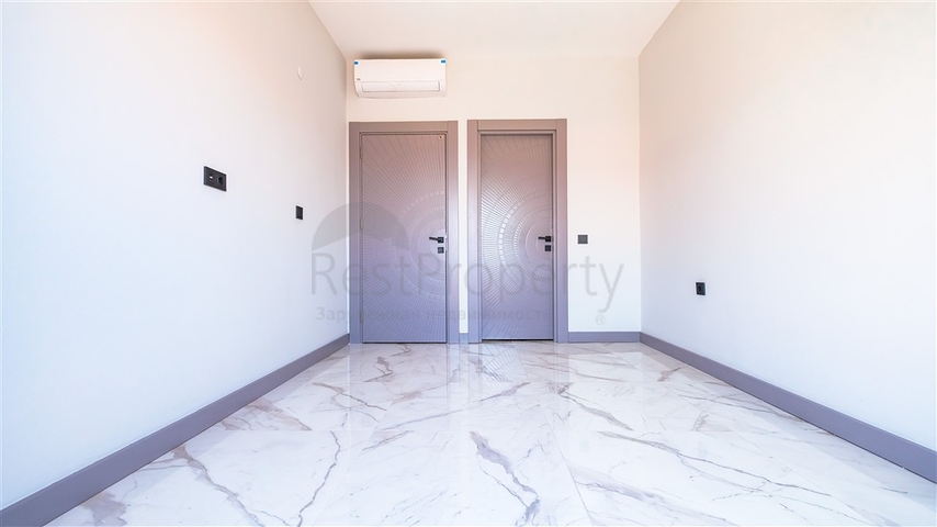 Пентхаус біля моря з просторими терасами і панорамними видами