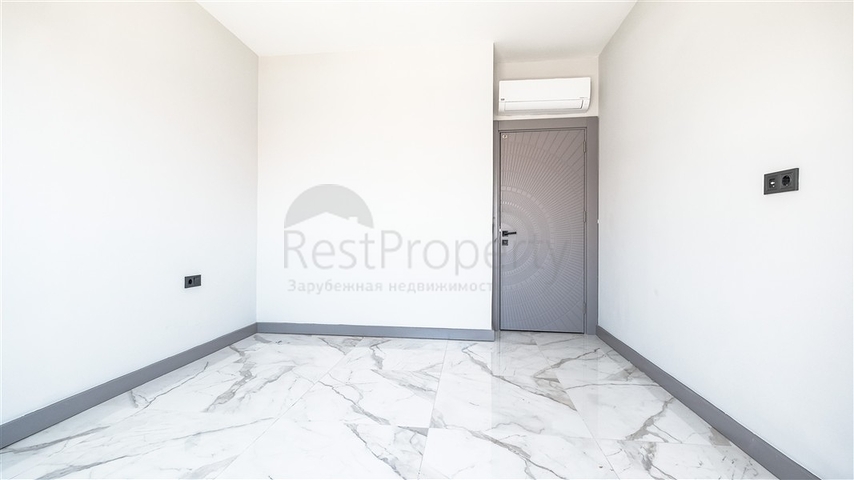 Пентхаус біля моря з просторими терасами і панорамними видами