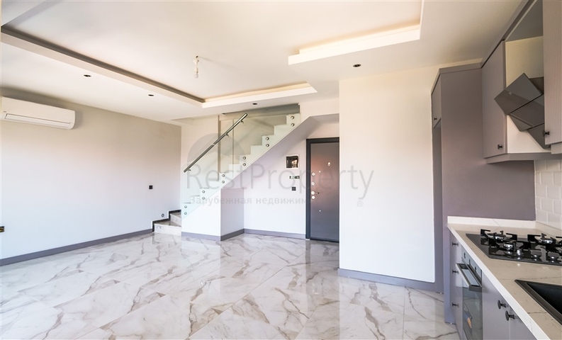 Пентхаус біля моря з просторими терасами і панорамними видами