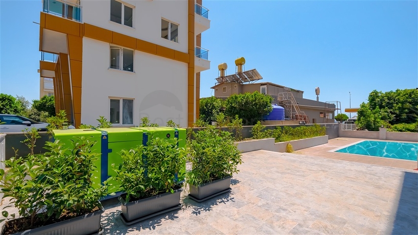 Пентхаус біля моря з просторими терасами і панорамними видами