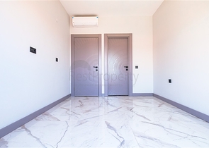 Пентхаус біля моря з просторими терасами і панорамними видами