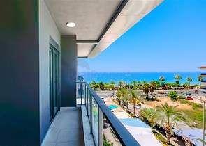 Пентхаус біля моря з просторими терасами і панорамними видами