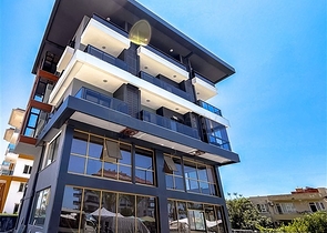 Пентхаус біля моря з просторими терасами і панорамними видами