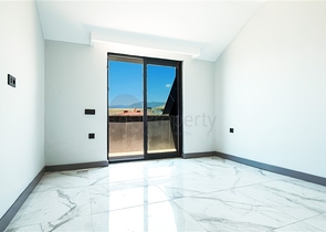 Пентхаус біля моря з просторими терасами і панорамними видами